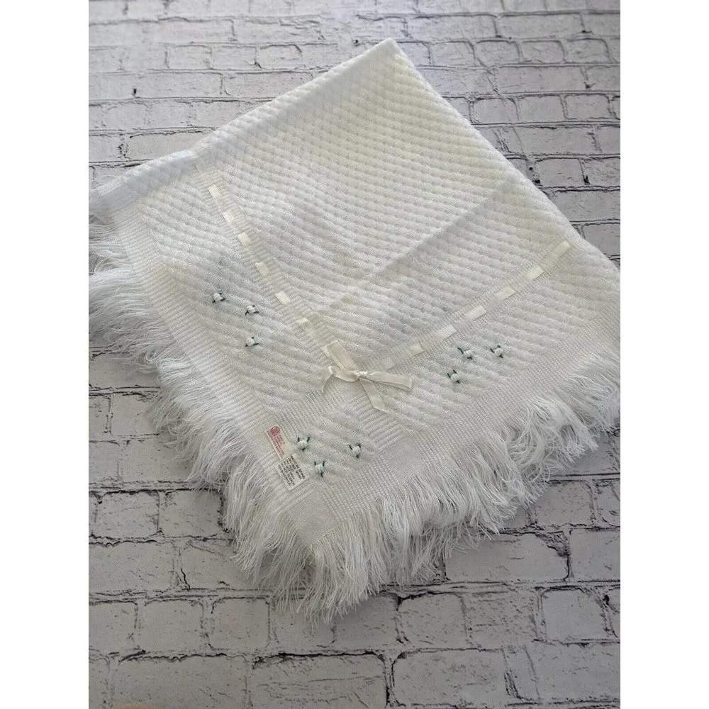Vintage Carson Pirie Scott White Embroidered Baby Blanket 38‎ x 42 Spain Acrylic